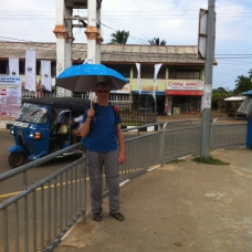 Parapluie utilisé comme ombrelle au Sri Lanka